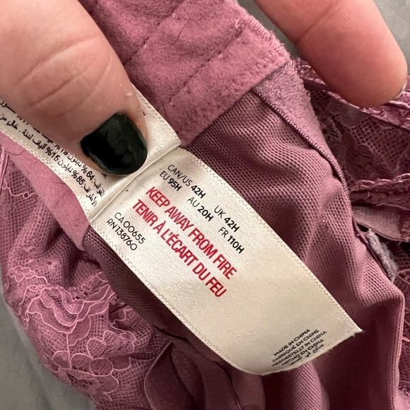 DÉESSE rose gold lace wired bra size 42H. Worn a few times, basically brand new. - Picture 4 of 4
